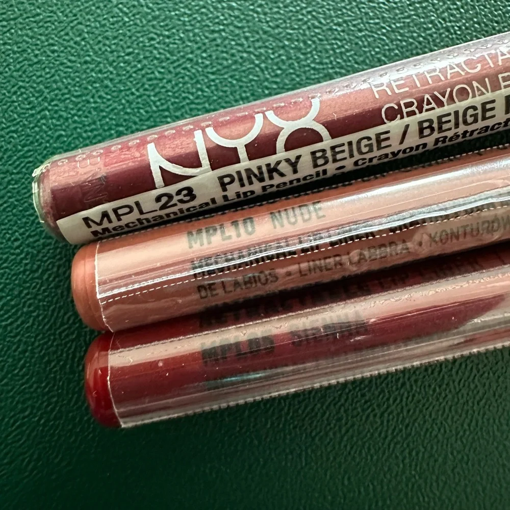NYX Retractable Lip Liners with Makeup Bag